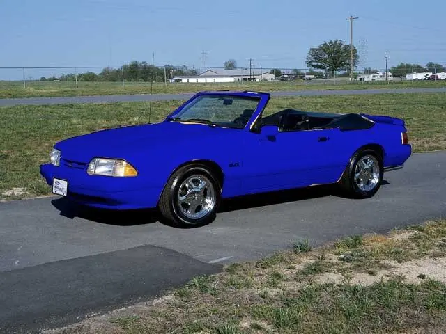 mm_0505_14z1993_Ford_Mustang_GTdriv.webp