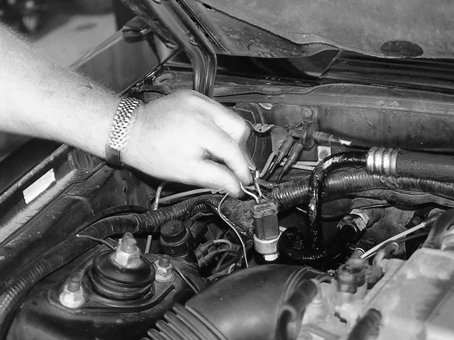 mmfp_0308_10_z+hose_wizard_air_conditioning_installl+kickout_switch.webp