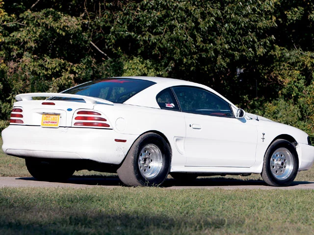 mmfp_0708_07_z+1995_ford_mustang_turbo_V6+rear.webp
