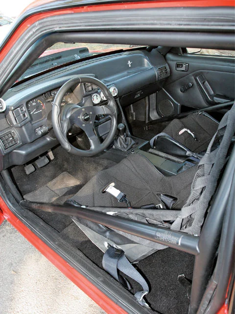 mmfp_0811_15_z+1988_ford_mustang_coupri+interior.webp