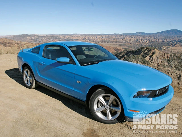 mmfp_0904_03_z+2010_mustang_gt+2010_model_year.webp