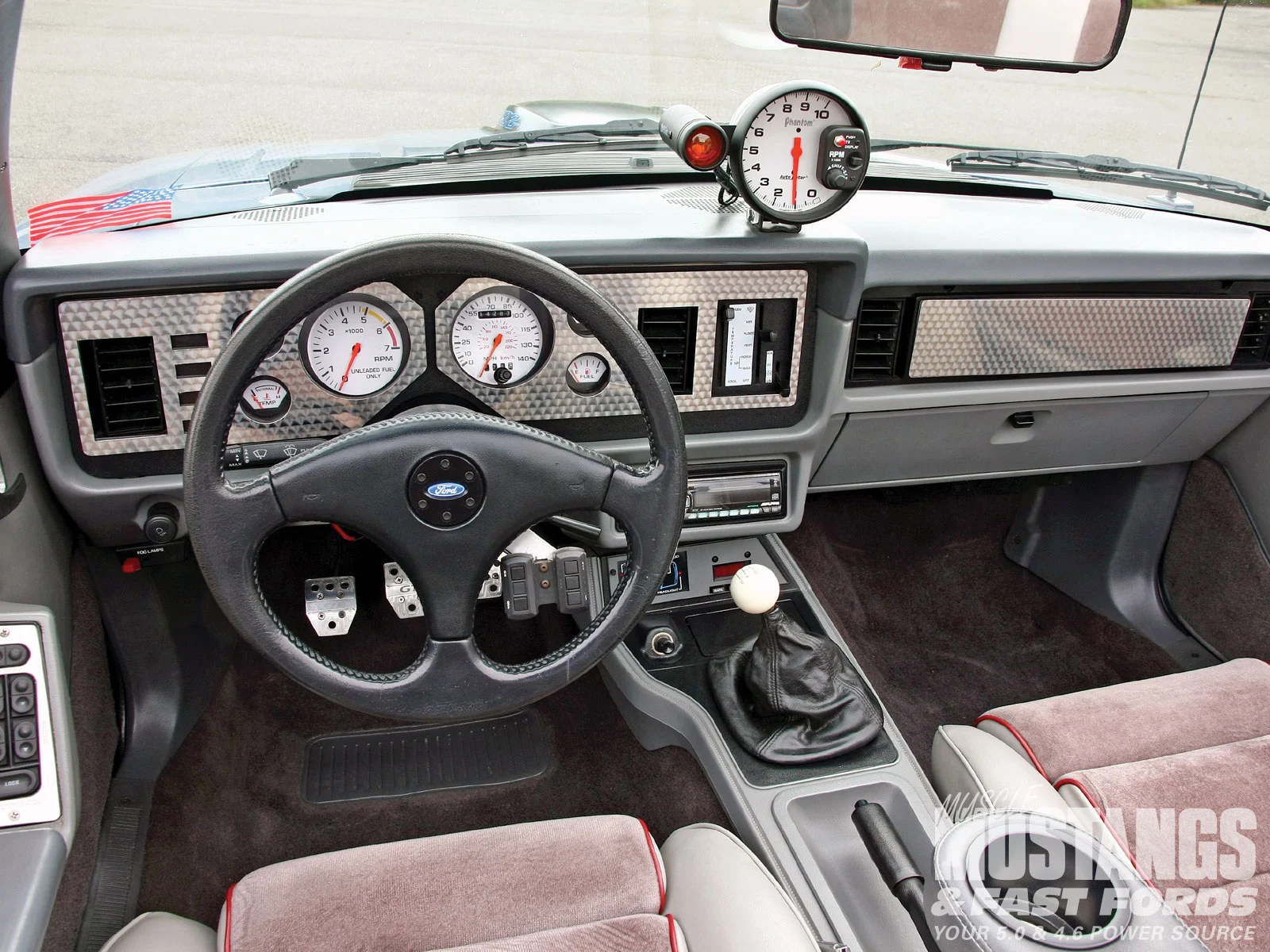 mmfp_1105_09_o+1986_ford_mustang_GT_convertible+steering_wheel.webp