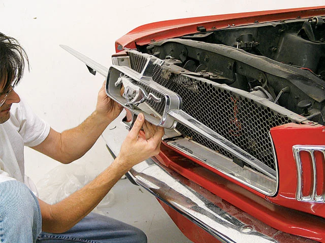 mufp_0608_06z+1965_mustang+front_grille.webp