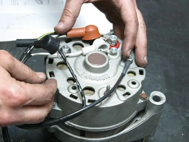 mufp_0612_20z+ford_electrical_system+alternator.webp