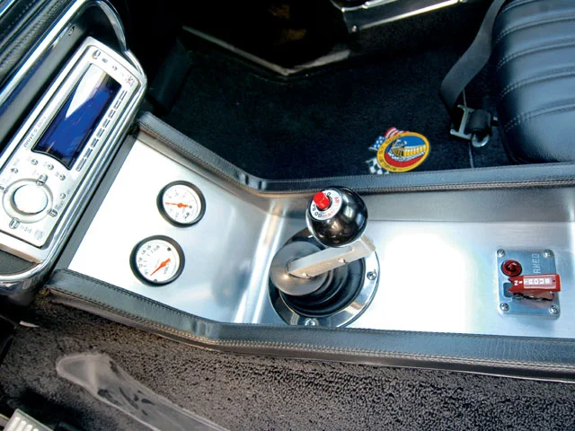 mufp_09_z%2B1967_mustang_fastback%2Bcenter_console.webp