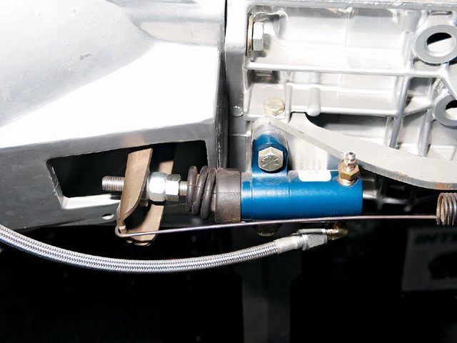 mump_0702_23z+ford_mustang+clutch_service.webp