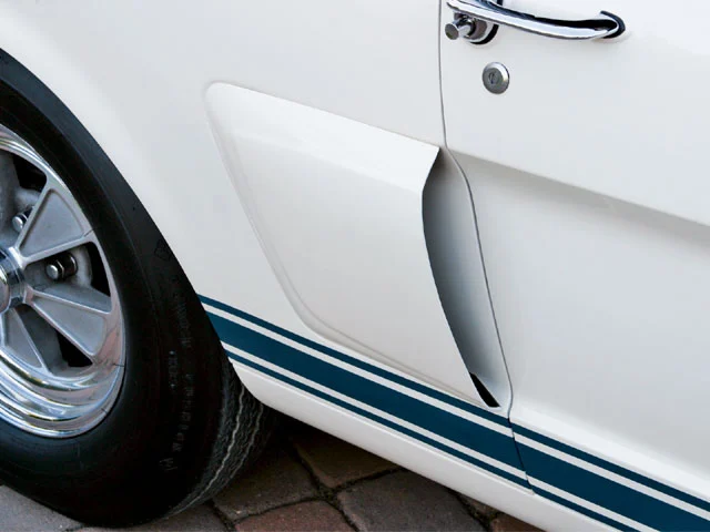 mump_0711_11_z+1966_shelby_gt350+side_scoop.webp