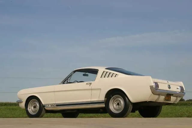mump_0903_01_z+1965_ford_shelby_GT_350_mustang+side_view.webp