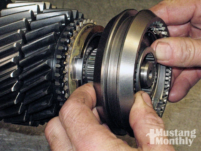 mump_0903_31_z+ford_top_loader_transmission+third_and_fourth_gear_synchronizer.webp