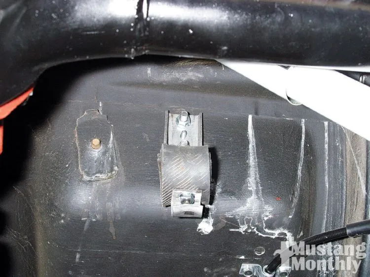 mump_0910_03_+custom_dual_exhaust_system+exhaust_hangers.webp