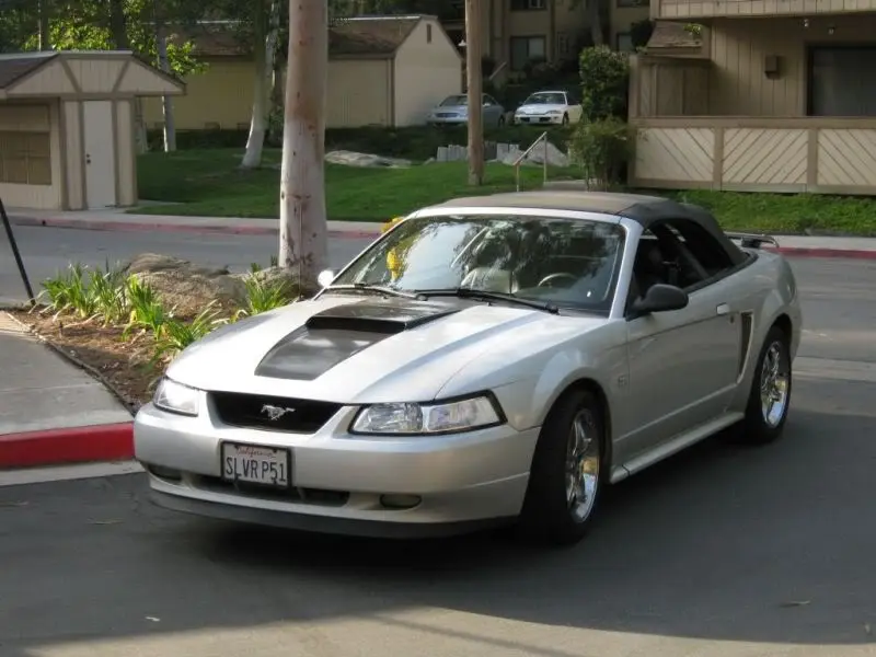 mustang-silverheadlights.webp