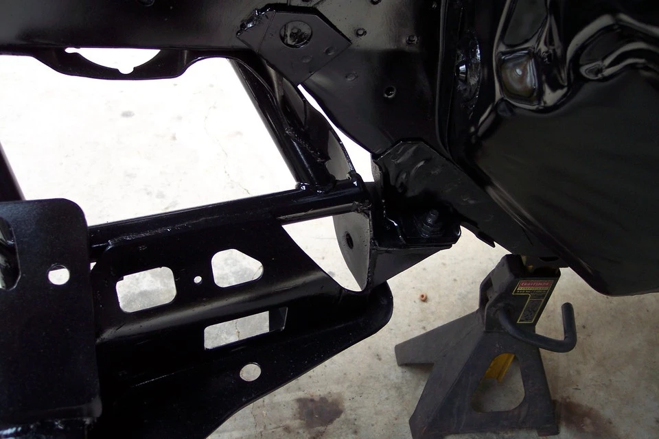 mustangengineswap004.webp