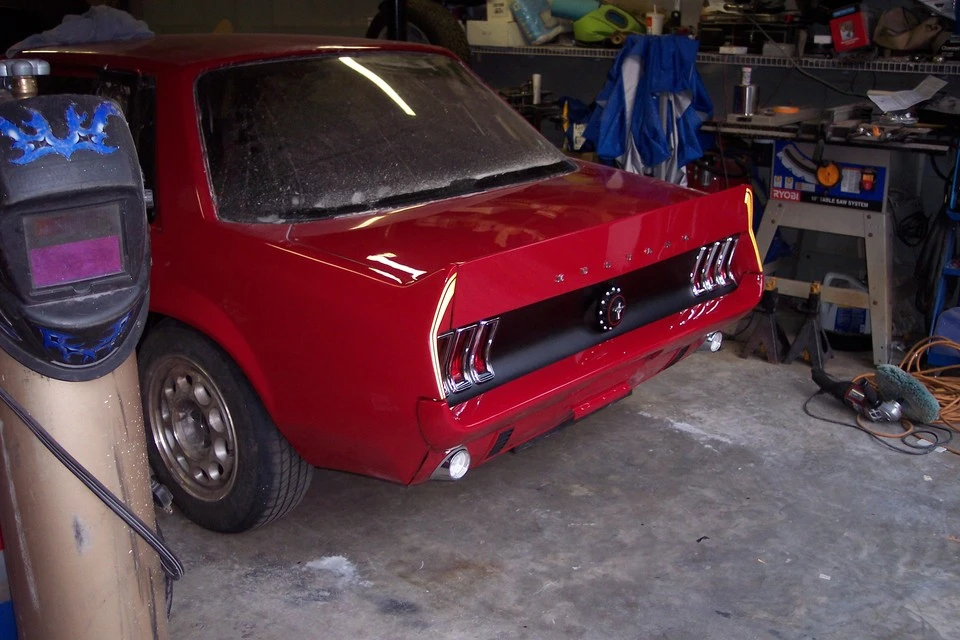 mustangengineswap216.webp