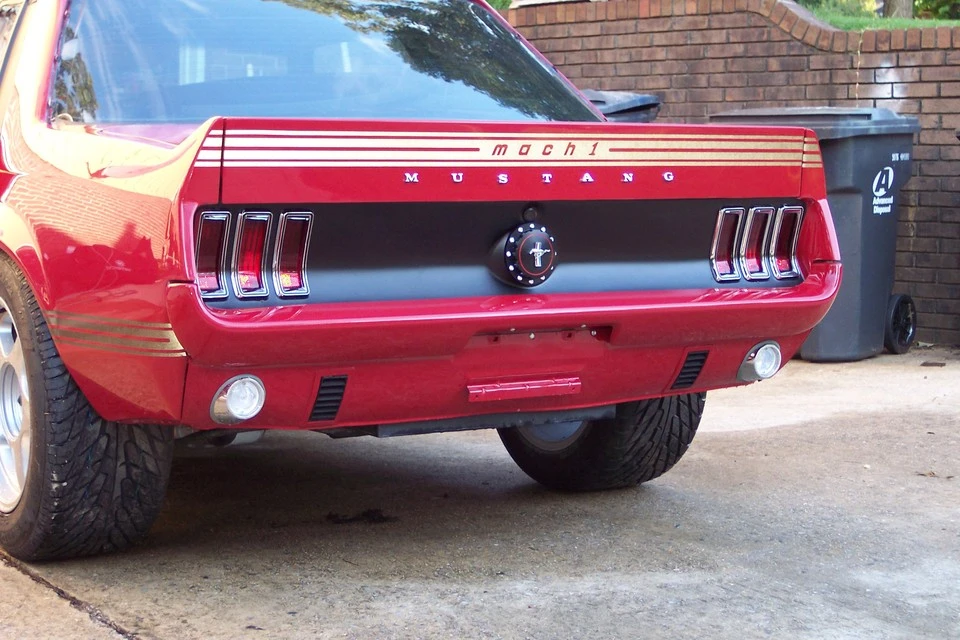 mustangengineswap235.webp