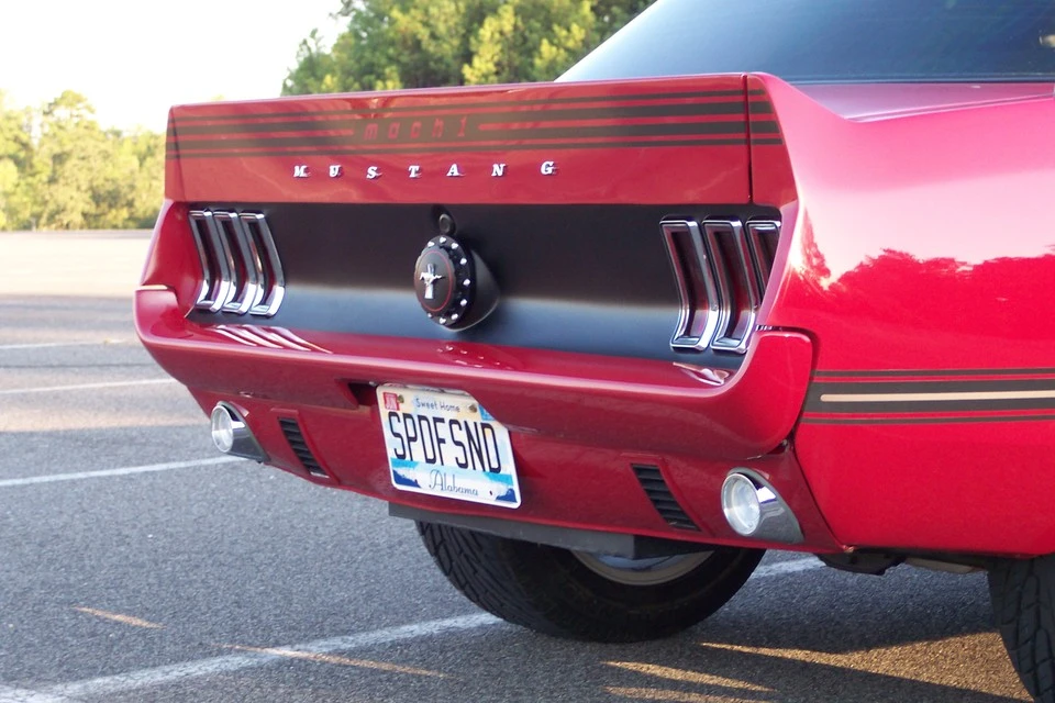 mustangengineswap285.webp