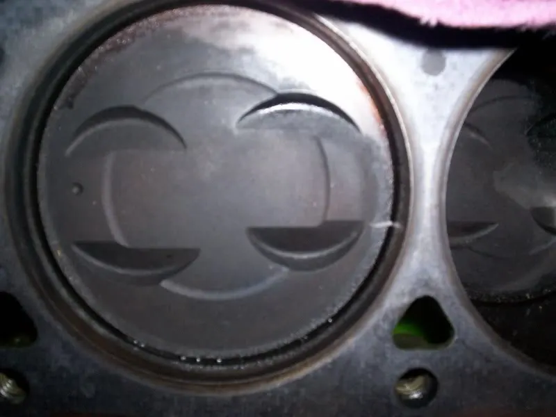 mustangpistonsandheads007.webp
