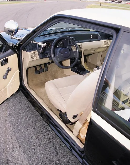 p103834_large+1989_Ford_Mustang_Police_Interceptor+Interior.webp
