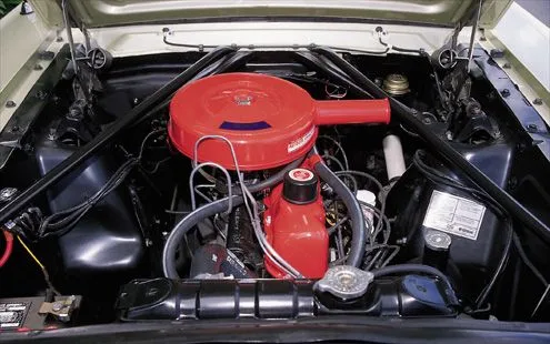 p92467_small+1965_Ford_Mustang_Convertible+Engine0.webp