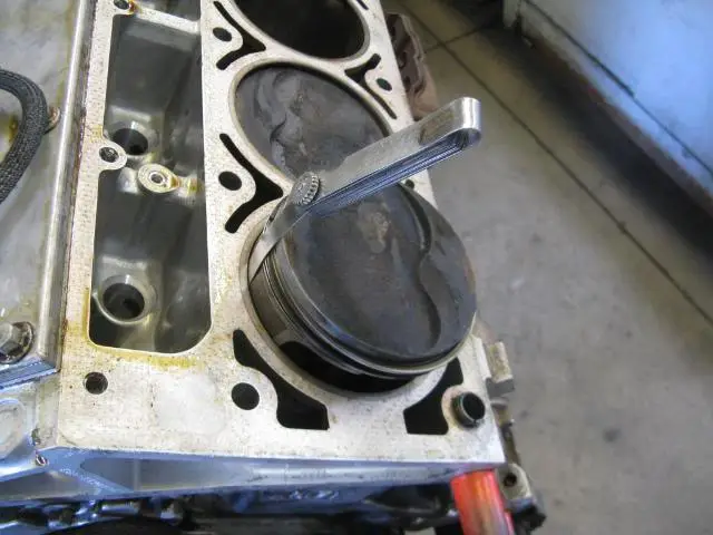 piston to bore clearance.webp