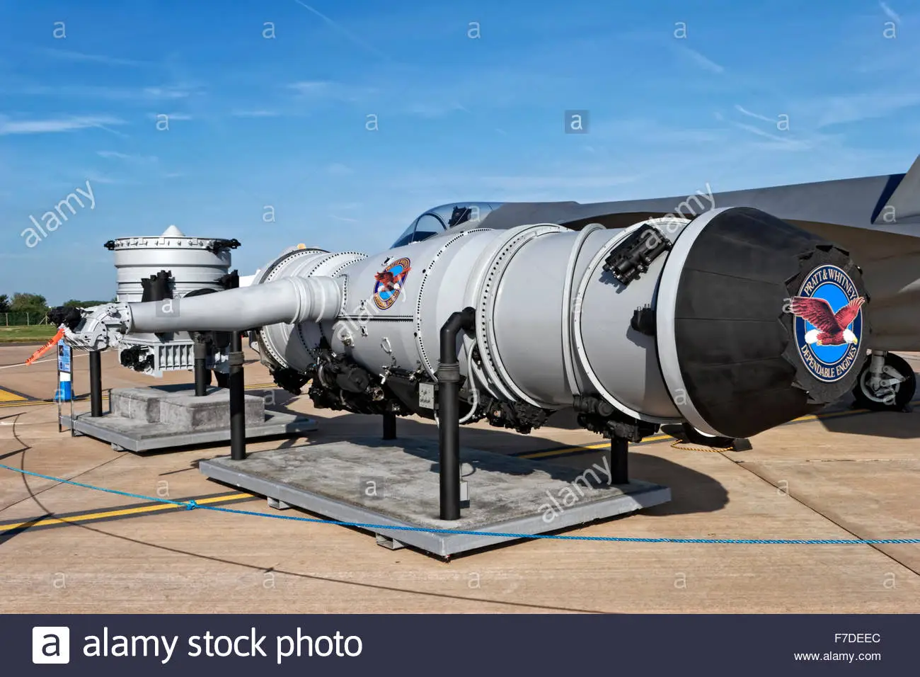 pratt-whitney-f135-turbofan-jet-aircraft-engine-F7DEEC.jpg