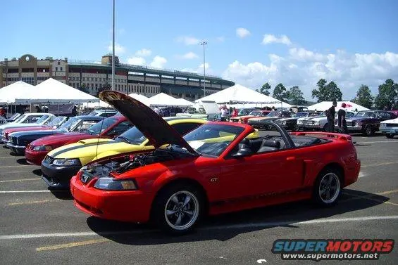 red-gt-at-show1007.webp