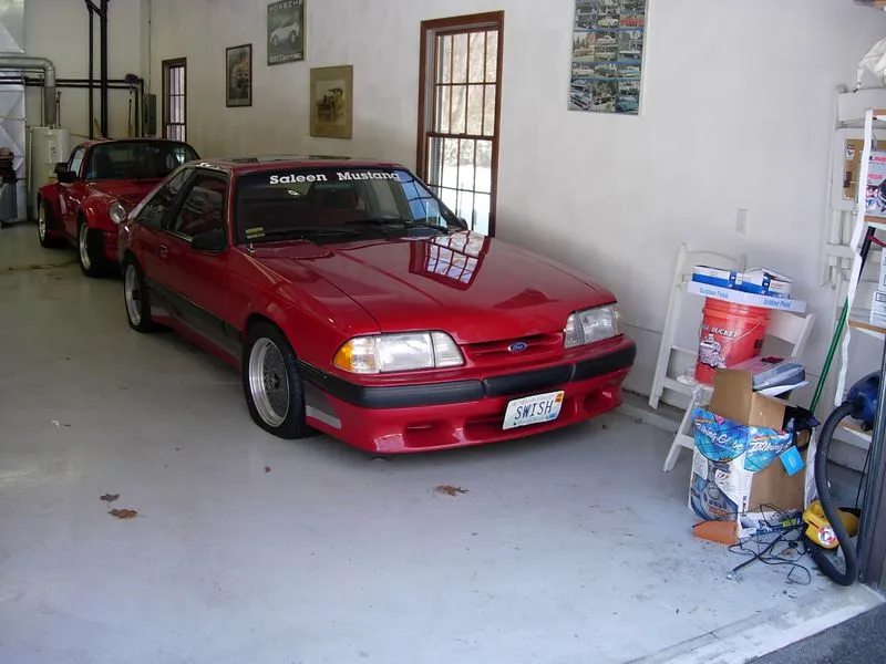 RedFlofitCar.webp