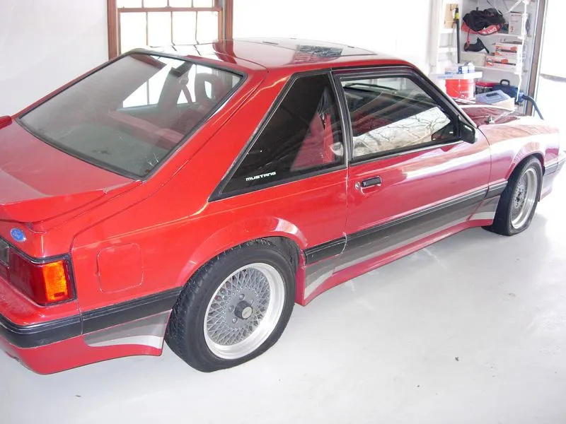 RedFlofitCar2.webp