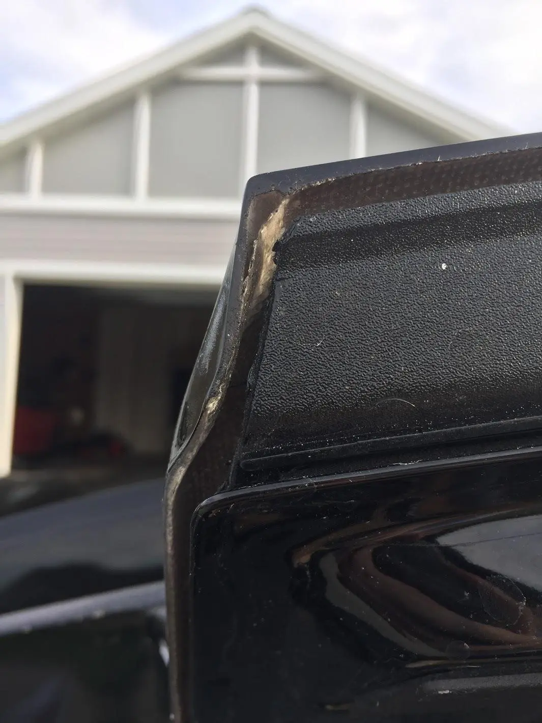 saleen_rear_deck_bottom_left.webp