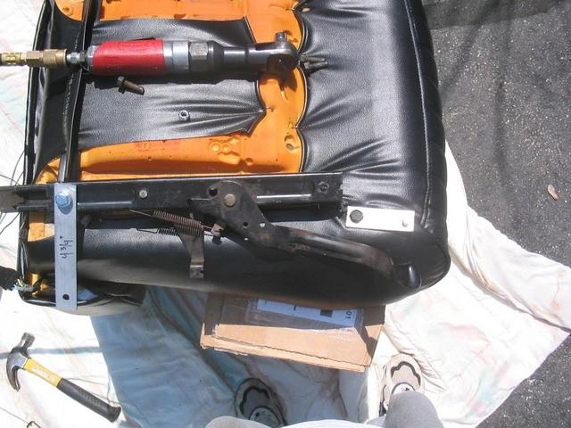 Seat_install_004.sized.webp