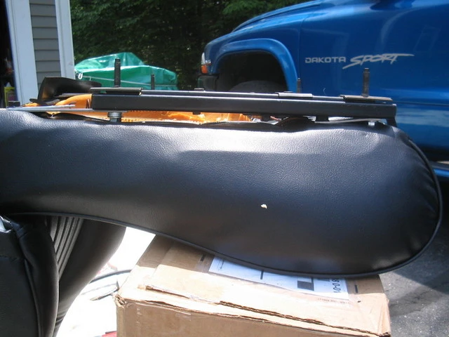 Seat_install_006.sized.webp