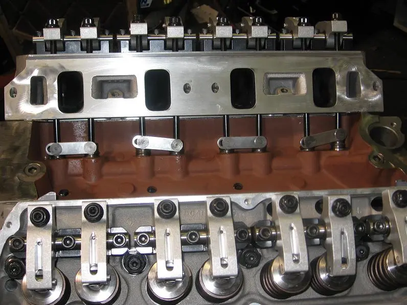 shaft-mount rockers on heads.webp