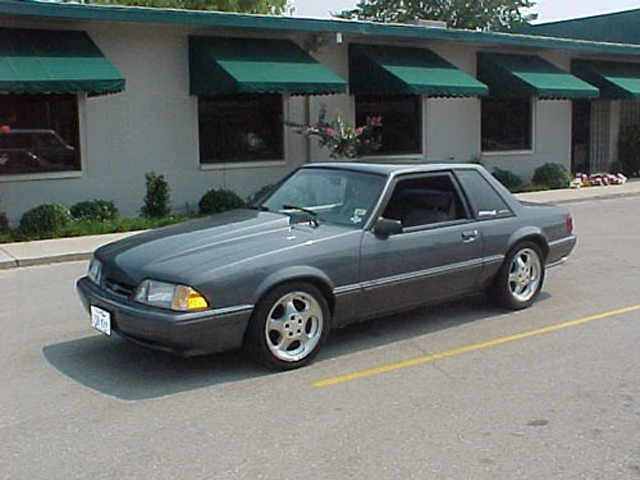 silvercoupe-94Cobras.webp