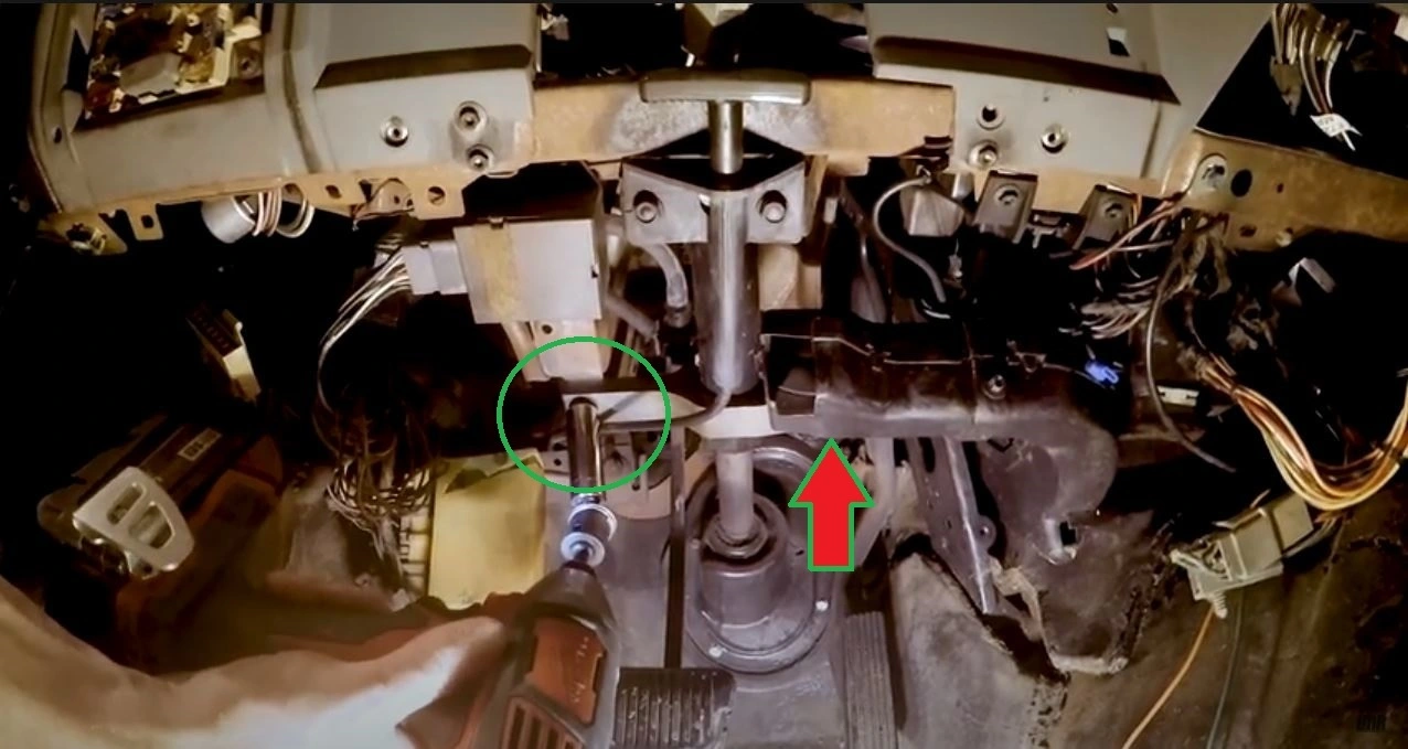 steering wheel bolts.webp