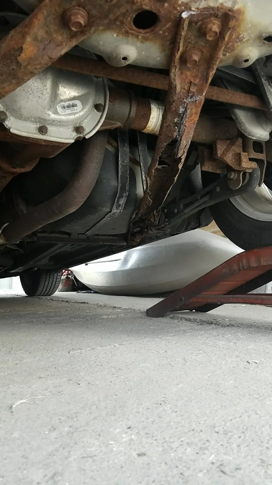 support bar rusted.webp