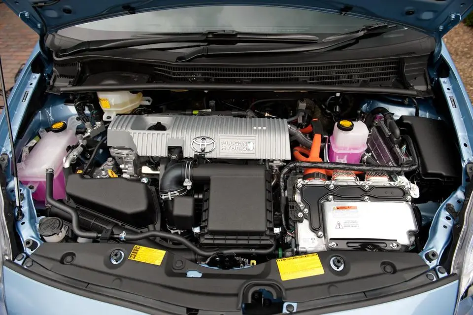 Toyota-Prius-Plug-in-2012-Engine-Bay.webp