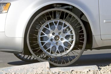 tweel-airless-tire-2.webp