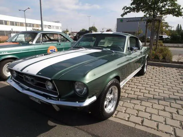 V8_Rollout2_incog.webp